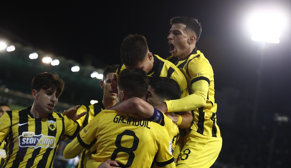 Παναθηναϊκός-ΑΕΚ: Ο Γιόβιτς έκρινε το ντέρμπι που τα είχε όλα: Τρία πέναλτι, δύο αποβολές και πέντε γκολ