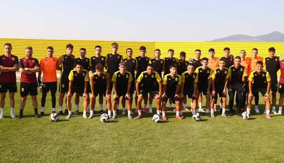 A generic square placeholder image with rounded corners in a figure.