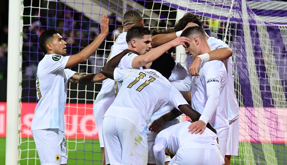 A generic square placeholder image with rounded corners in a figure.