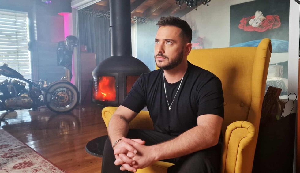 A generic square placeholder image with rounded corners in a figure.