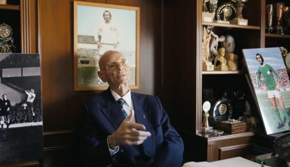 A generic square placeholder image with rounded corners in a figure.