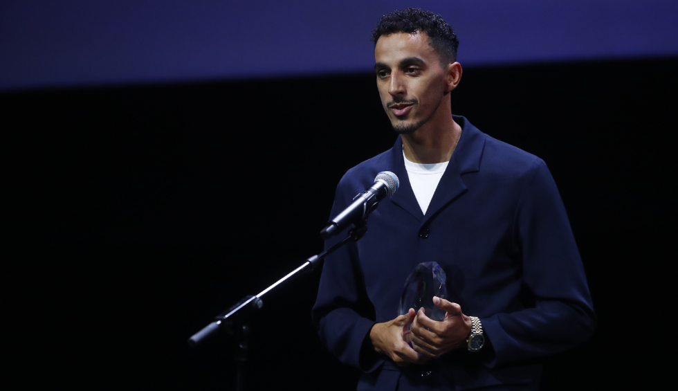 A generic square placeholder image with rounded corners in a figure.