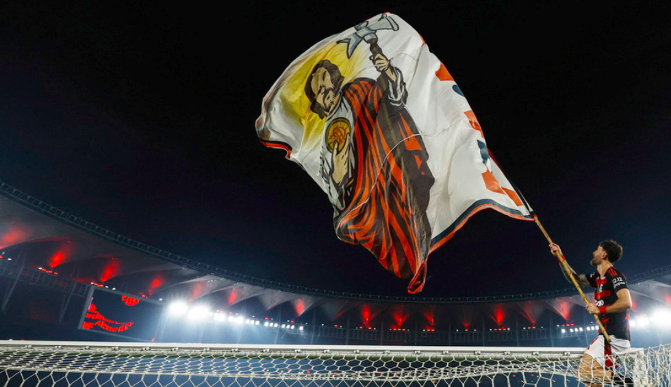 A generic square placeholder image with rounded corners in a figure.