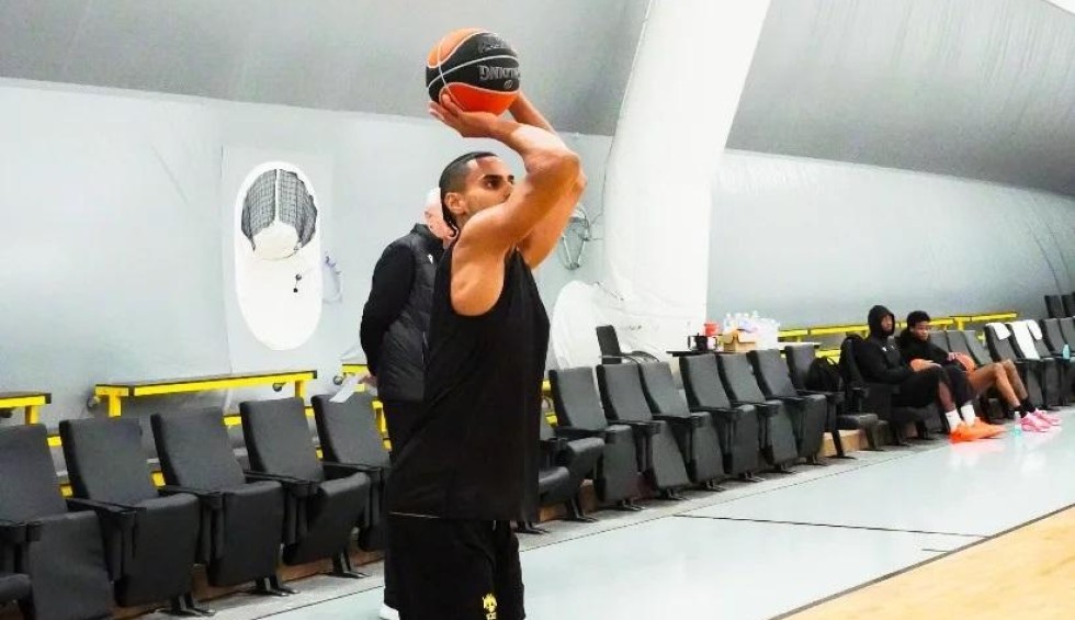 ΑΕΚ-Κλαβέλ: Υπέστη εξάρθρωση ώμου στην πρώτη προπόνηση!