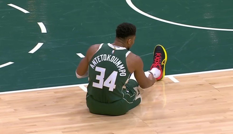 A generic square placeholder image with rounded corners in a figure.