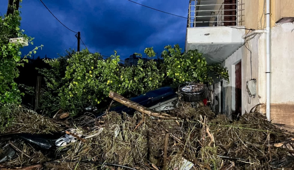 A generic square placeholder image with rounded corners in a figure.