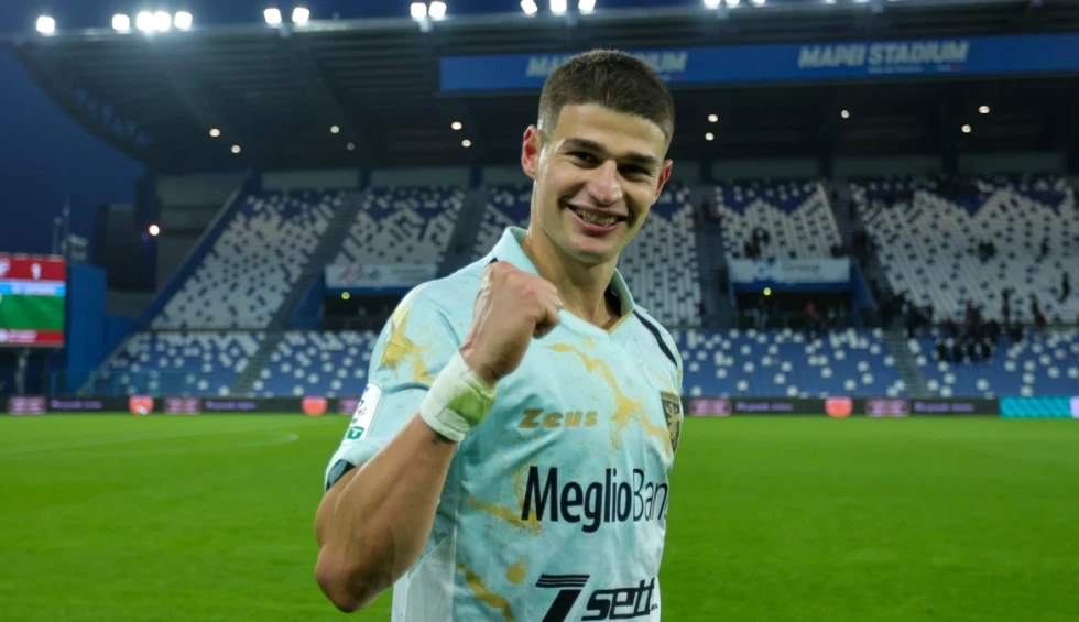 A generic square placeholder image with rounded corners in a figure.