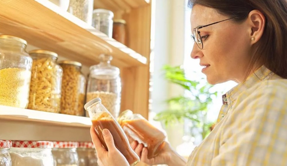 A generic square placeholder image with rounded corners in a figure.