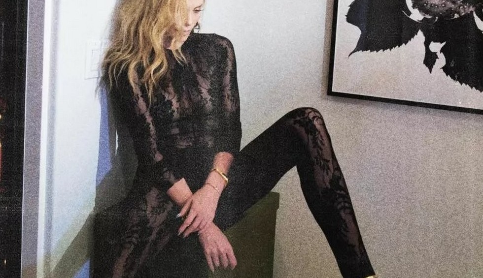 Χάρμα ιδέσθαι: Γιατί η Σαρλίζ Θερόν εμφανίστηκε με... δαντελένια φόρμα