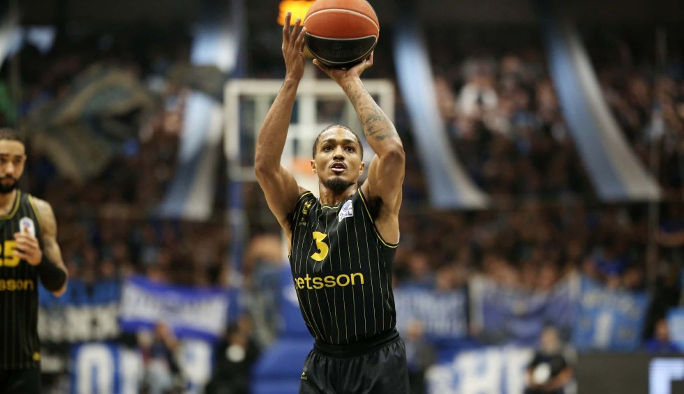 Τζόουνς: «Βάζω την ομάδα πάνω από τον εαυτό μου - Πνευματικά δυνατοί στο Αμβούργο»