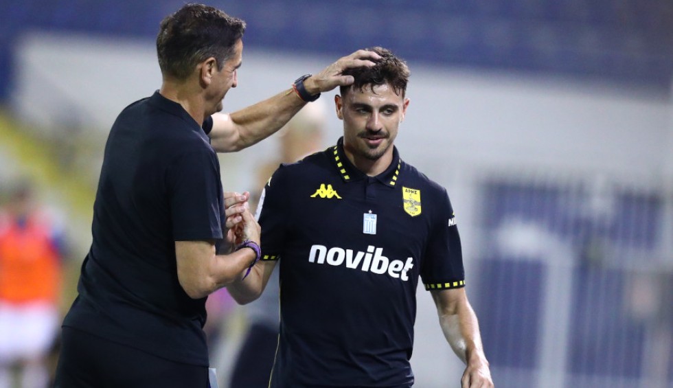 A generic square placeholder image with rounded corners in a figure.