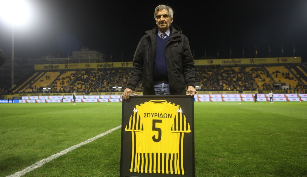 Ο Άρης τίμησε τον θρυλικό «Ρίνγκο» πριν τη σέντρα με τον Ολυμπιακό