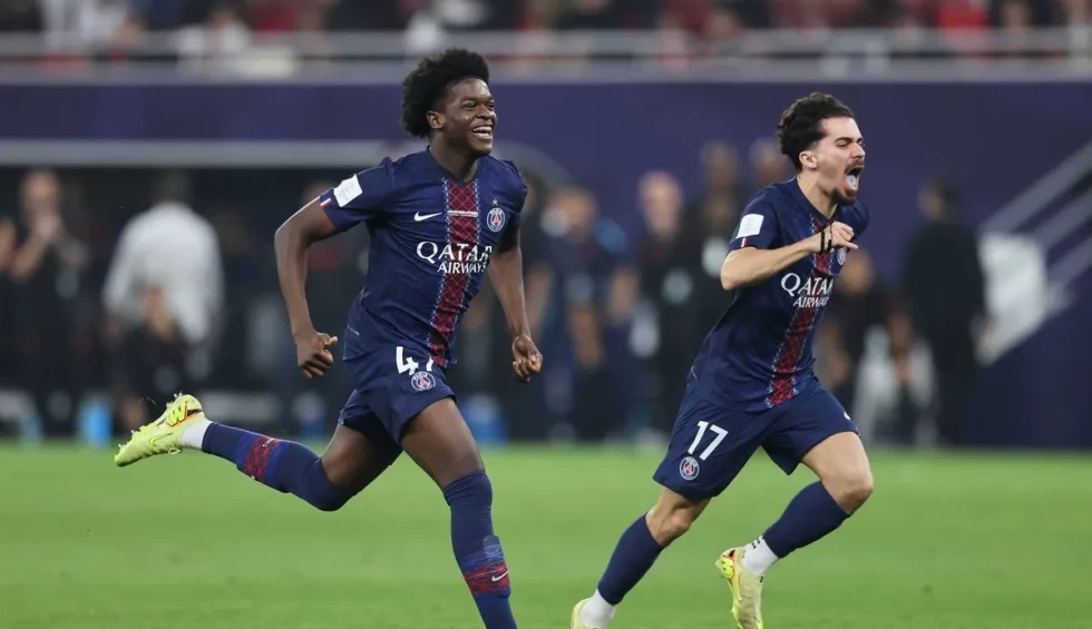 Η Παρί Σεν Ζερμέν στην κορυφή του κόσμου με ήρωα τον Σαφόνοφ!