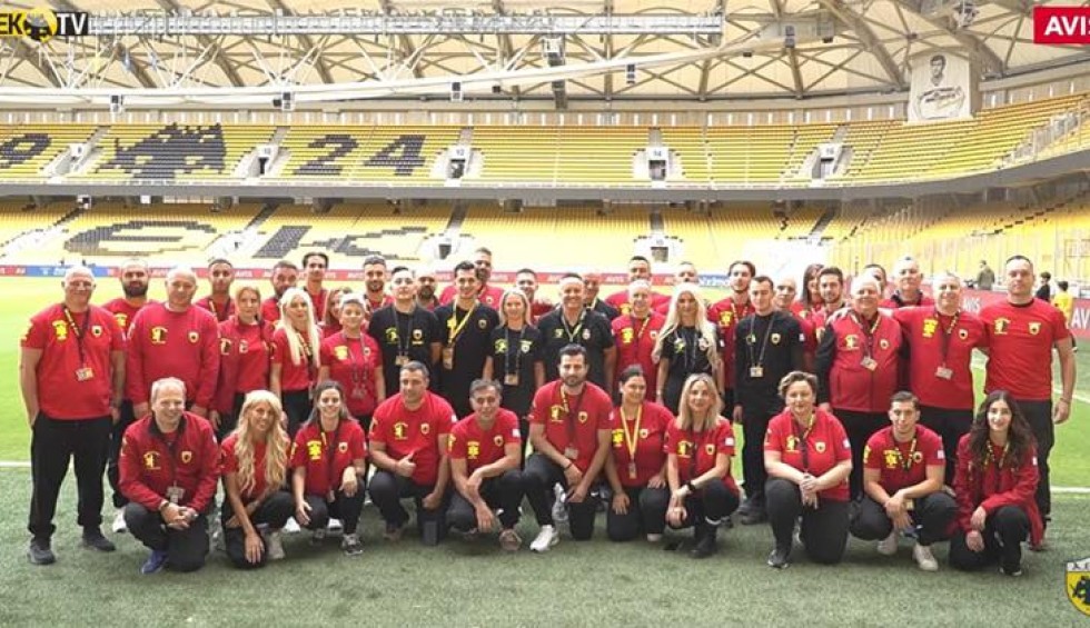 A generic square placeholder image with rounded corners in a figure.