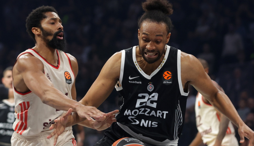 Παρτιζάν: Επεισόδιο μεταξύ Πάρκερ και οπαδού