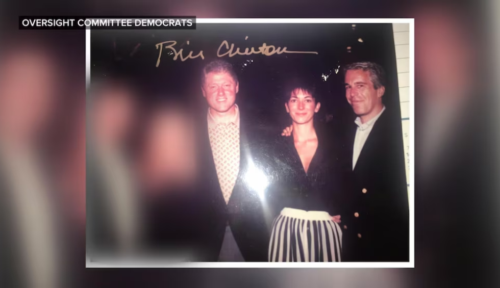 Οργή Κλίντον για Τραμπ: Ποιοι διάσημοι βρίσκονται στα νέα αρχεία Έπσταιν