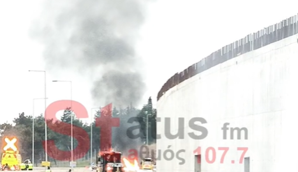 Θεσσαλονίκη: Φωτιά σε αυτοκίνητο στην περιφερειακή κοντά στα Κωνσταντινουπολίτικα