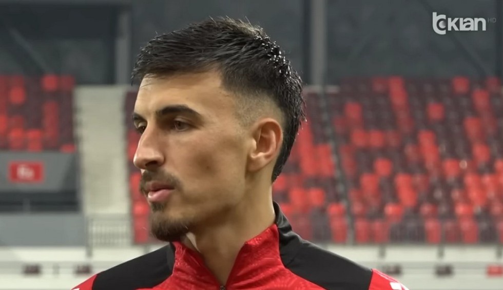 A generic square placeholder image with rounded corners in a figure.