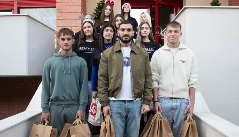 A generic square placeholder image with rounded corners in a figure.