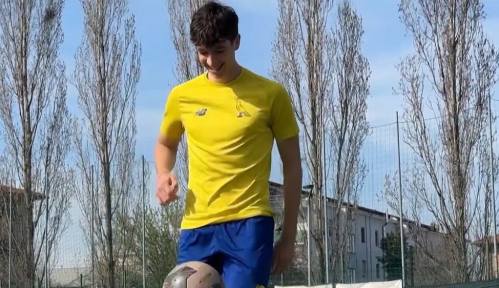 A generic square placeholder image with rounded corners in a figure.