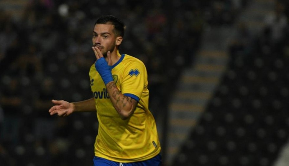 A generic square placeholder image with rounded corners in a figure.