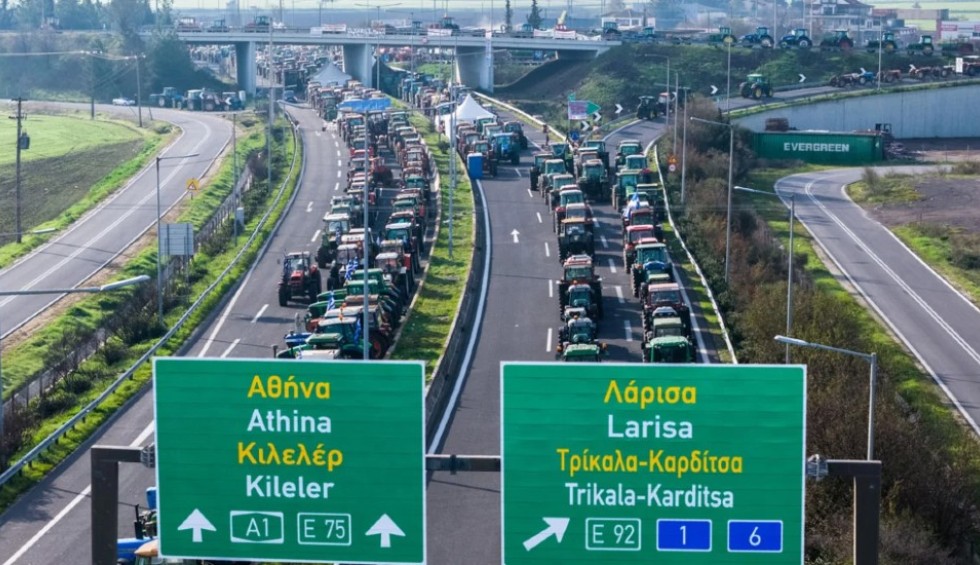 Οι αγρότες κλείνουν σήμερα και παρακαμπτήριους - Έως και 12 ώρες το Θεσσαλονίκη-Αθήνα