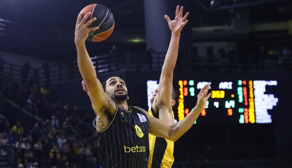 Άρης-Παρακάμερα: Η αθέατη πλευρά του ντέρμπι με την ΑΕΚ