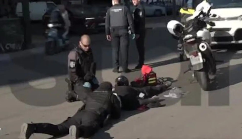 Αστυνομικός «ξάπλωσε» στην Πατησίων για να σώσει τραυματία!