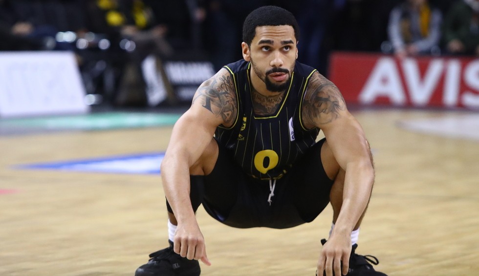 ΑΕΚ-Άρης: 12-0 βολές και 1-8 φάουλ στο πρώτο δεκάλεπτο