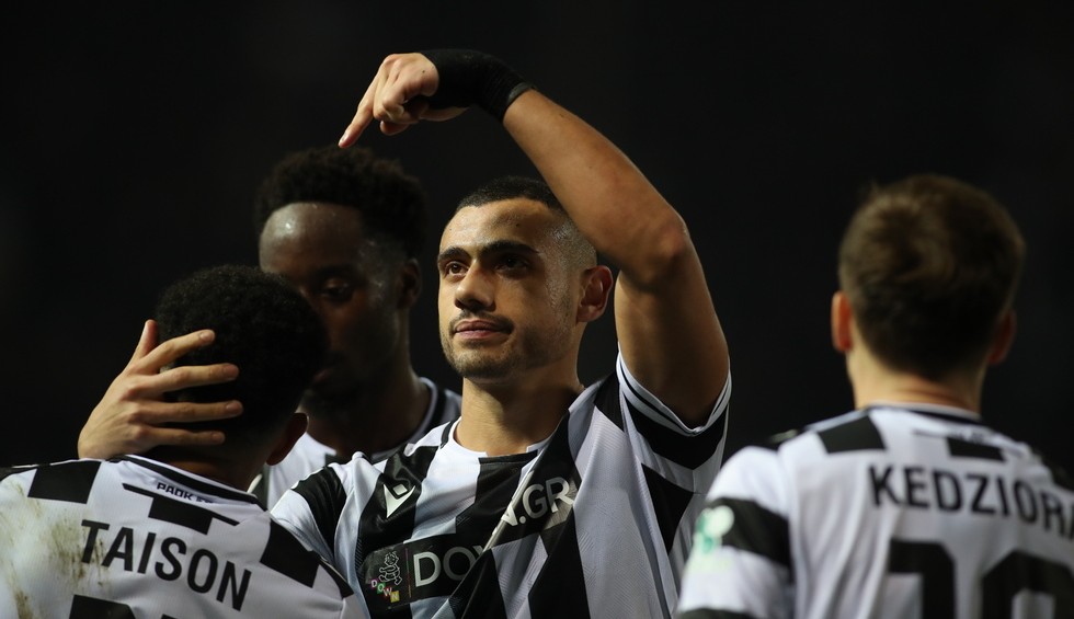 A generic square placeholder image with rounded corners in a figure.