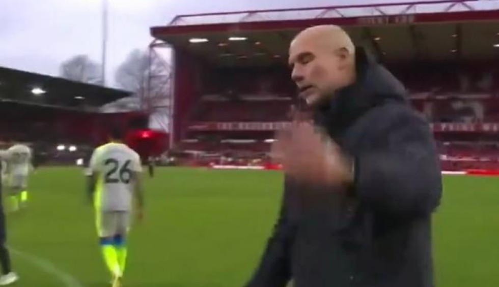 Το viral... πείραγμα του Γκουαρντιόλα στον κάμεραμάν μετά τη νίκη κόντρα στη Νότιγχαμ