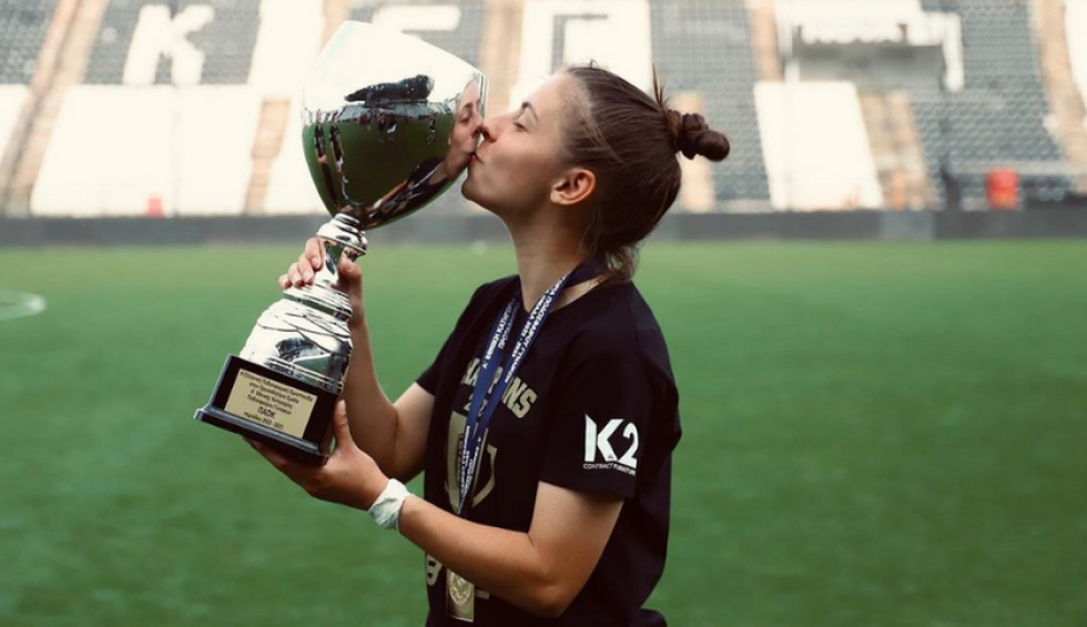 A generic square placeholder image with rounded corners in a figure.