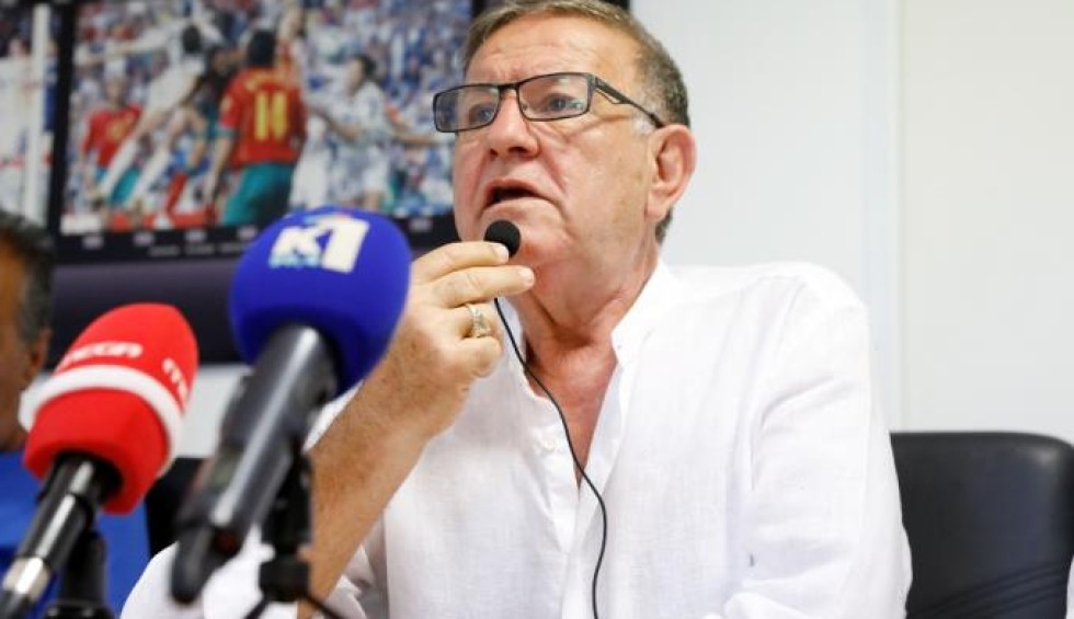 Σπάθας: « ΛΑΝΟΥΑ κερνάει ΛΑΝΟΥΑ πίνει»