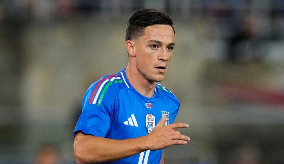 A generic square placeholder image with rounded corners in a figure.