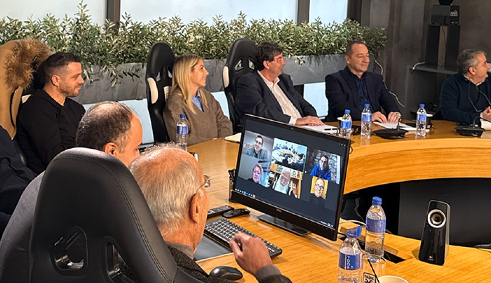 A generic square placeholder image with rounded corners in a figure.