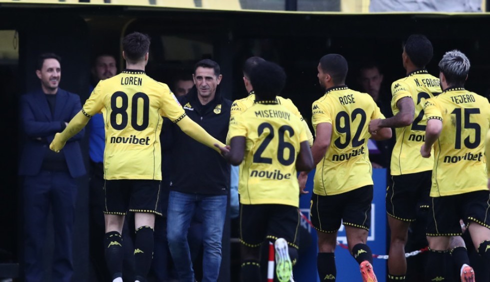 A generic square placeholder image with rounded corners in a figure.