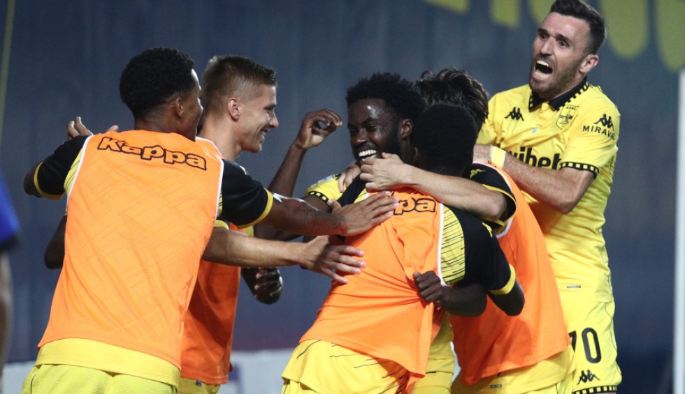 A generic square placeholder image with rounded corners in a figure.