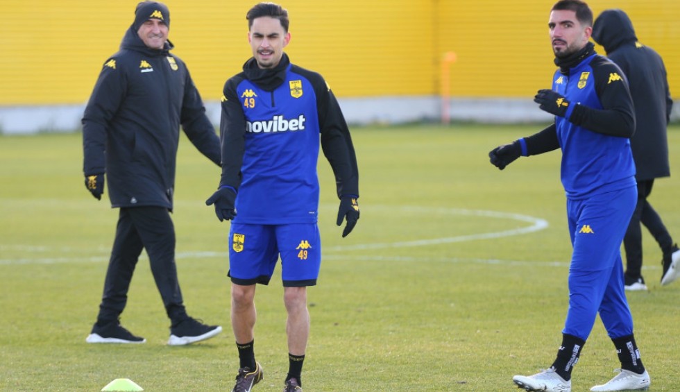 A generic square placeholder image with rounded corners in a figure.