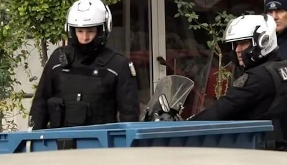 A generic square placeholder image with rounded corners in a figure.