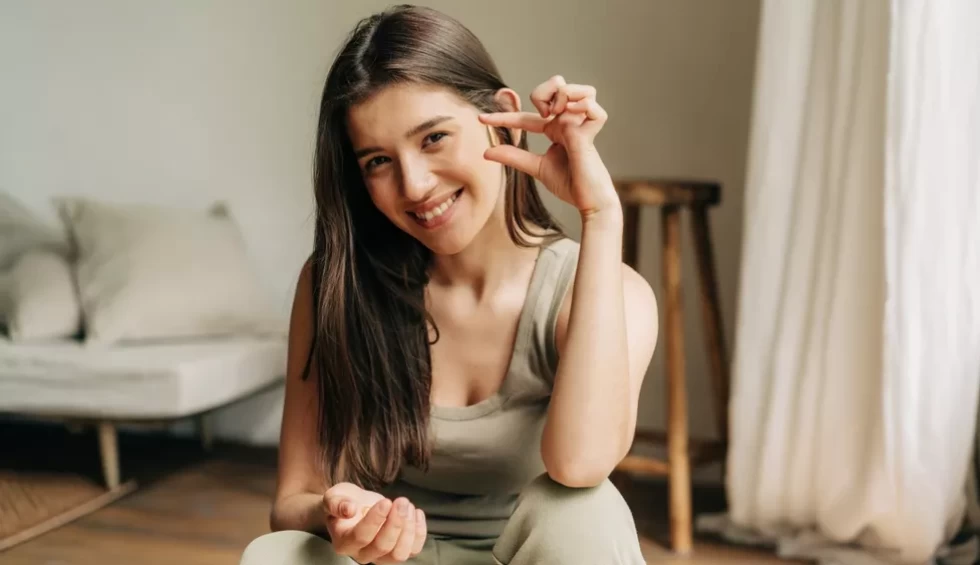 A generic square placeholder image with rounded corners in a figure.