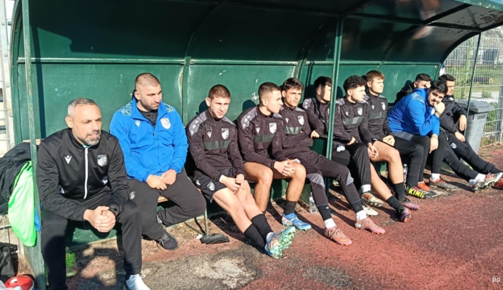 A generic square placeholder image with rounded corners in a figure.