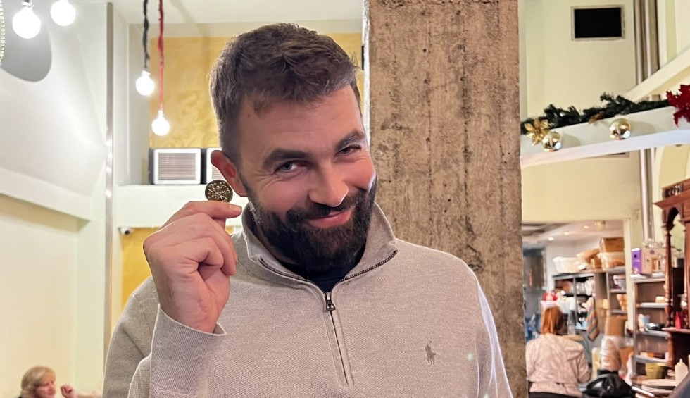 A generic square placeholder image with rounded corners in a figure.