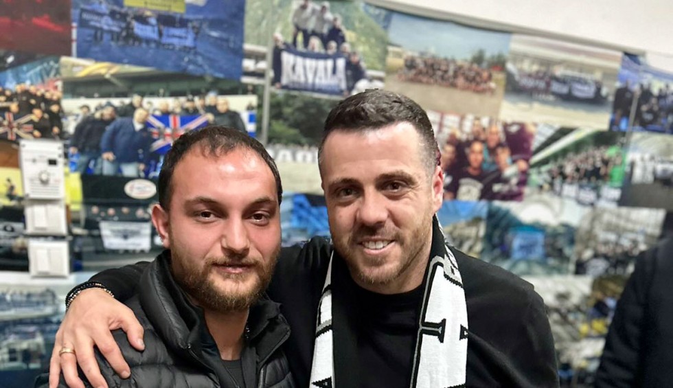 A generic square placeholder image with rounded corners in a figure.