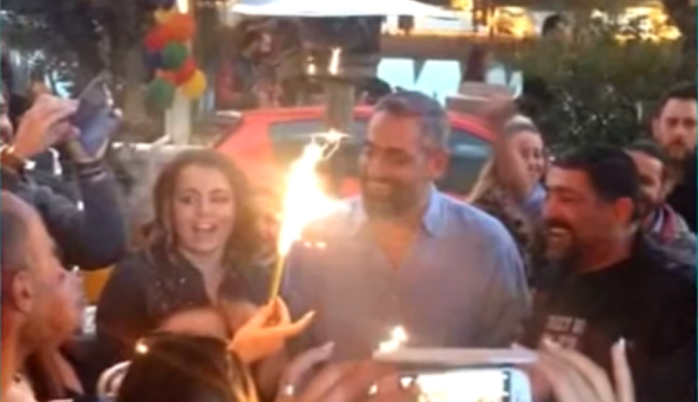 A generic square placeholder image with rounded corners in a figure.