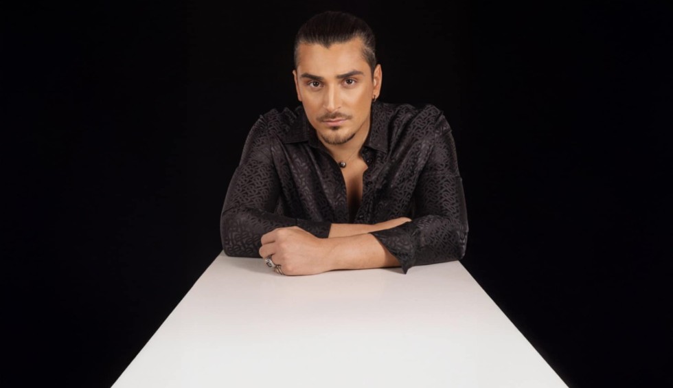 A generic square placeholder image with rounded corners in a figure.