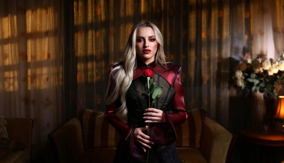 A generic square placeholder image with rounded corners in a figure.