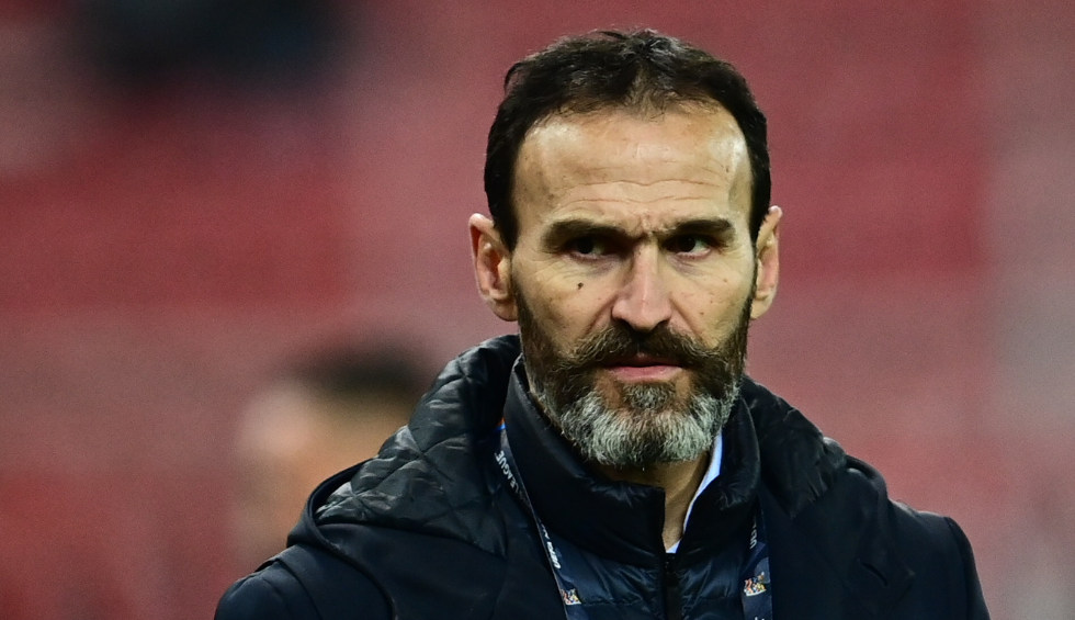 A generic square placeholder image with rounded corners in a figure.