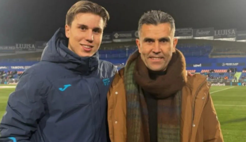 A generic square placeholder image with rounded corners in a figure.