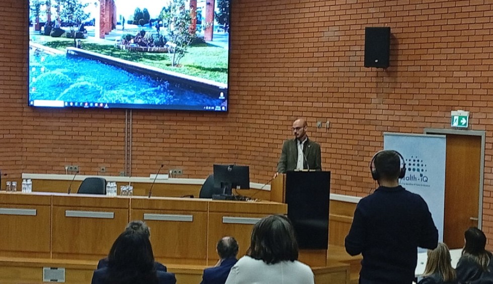 A generic square placeholder image with rounded corners in a figure.