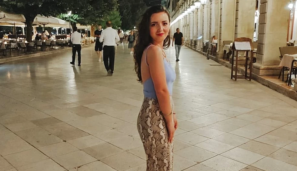 A generic square placeholder image with rounded corners in a figure.